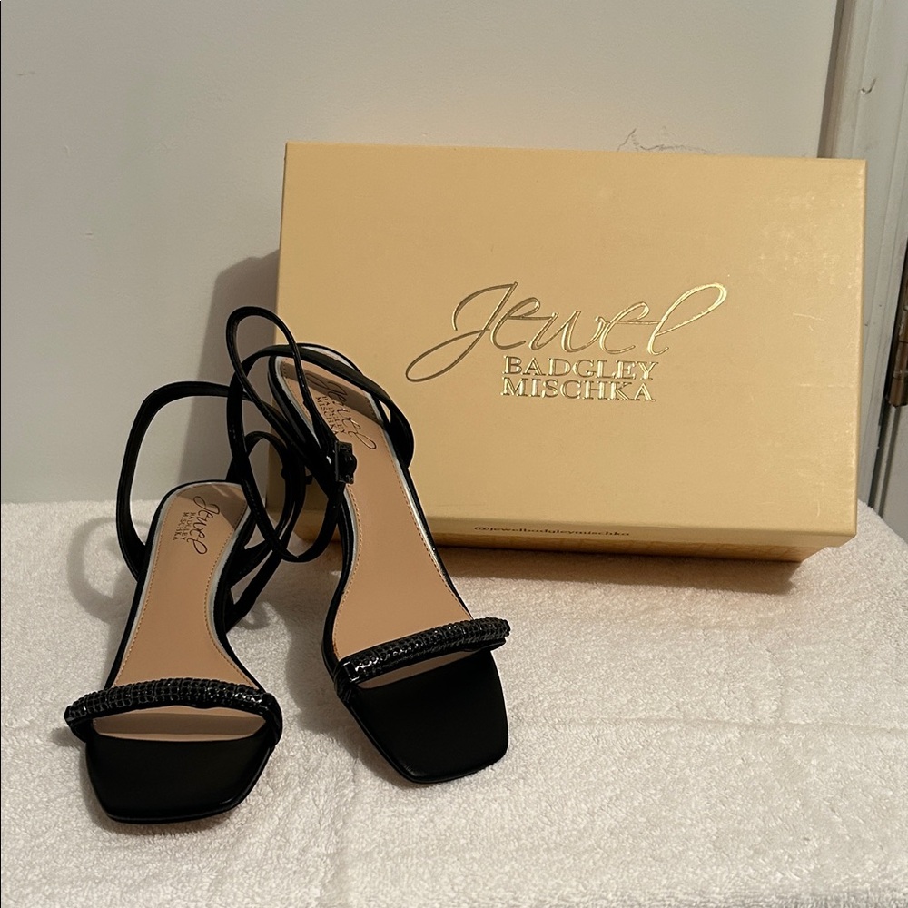 Badgley Mischka Jewel Black Kitten Heels